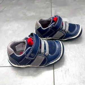 Stride rite size 4 extra wide shoes